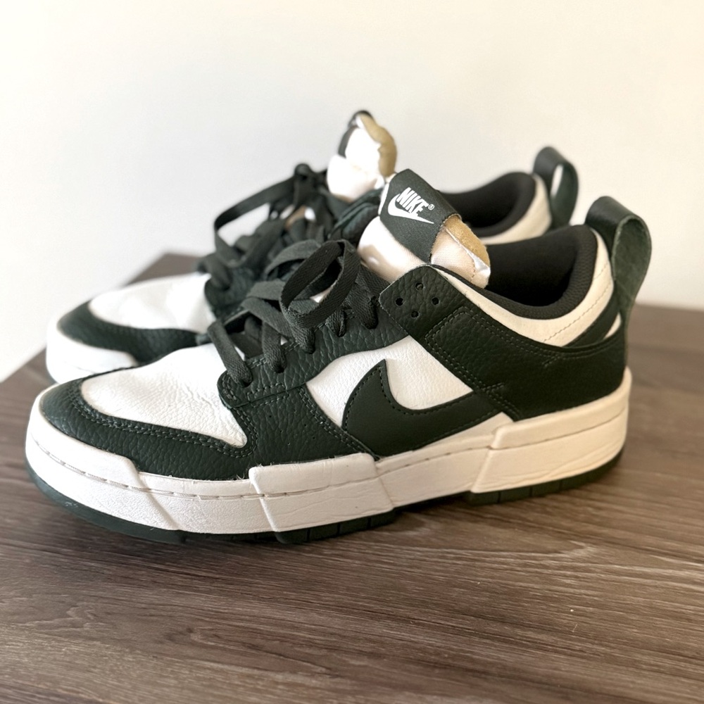 Nike Women's Low-Top Sneakers in Dark Green and White
